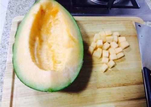 海底捞吃哈密瓜免费嘛现在,哈密瓜免费大放送,吃出夏日清凉! 第1张 海底捞吃哈密瓜免费嘛现在,哈密瓜免费大放送,吃出夏日清凉! 第1张